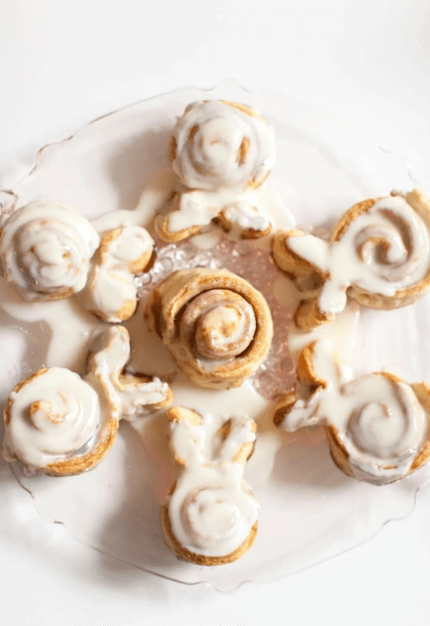bunny shaped cinnamon rolls