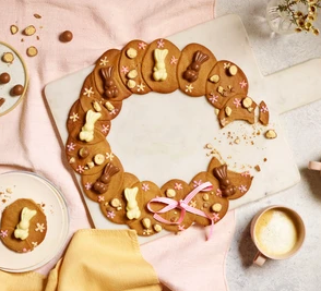 Easter wreath made with cinnamon cookies