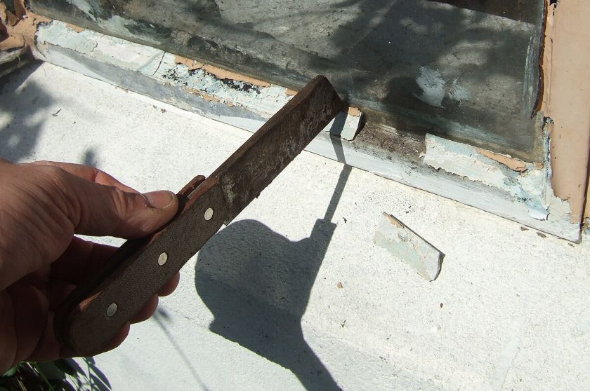 fixing window putty