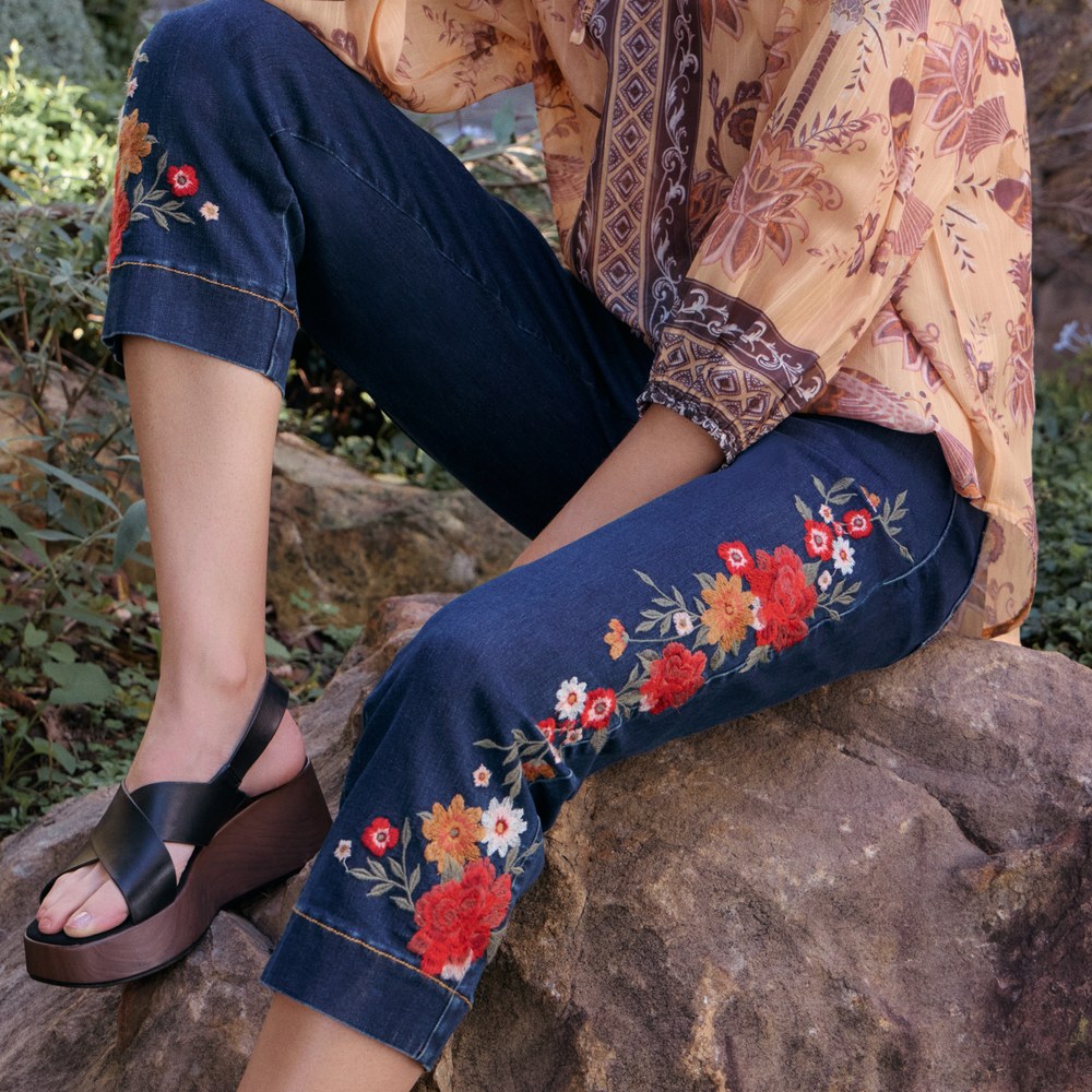 Cath.Nic Smart Casual Denim Capris - Ladies Flower Detail Woven Denim Capri